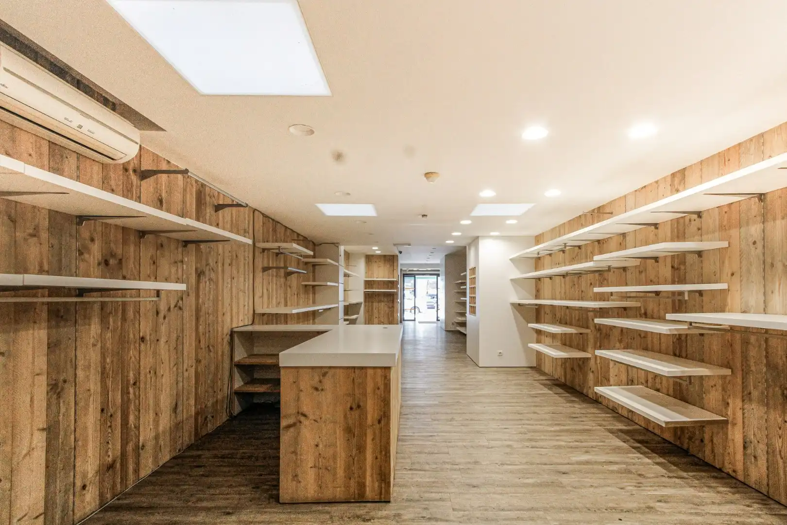 Lippenslaan 317 Handelspand te huur 113 m² foto 2