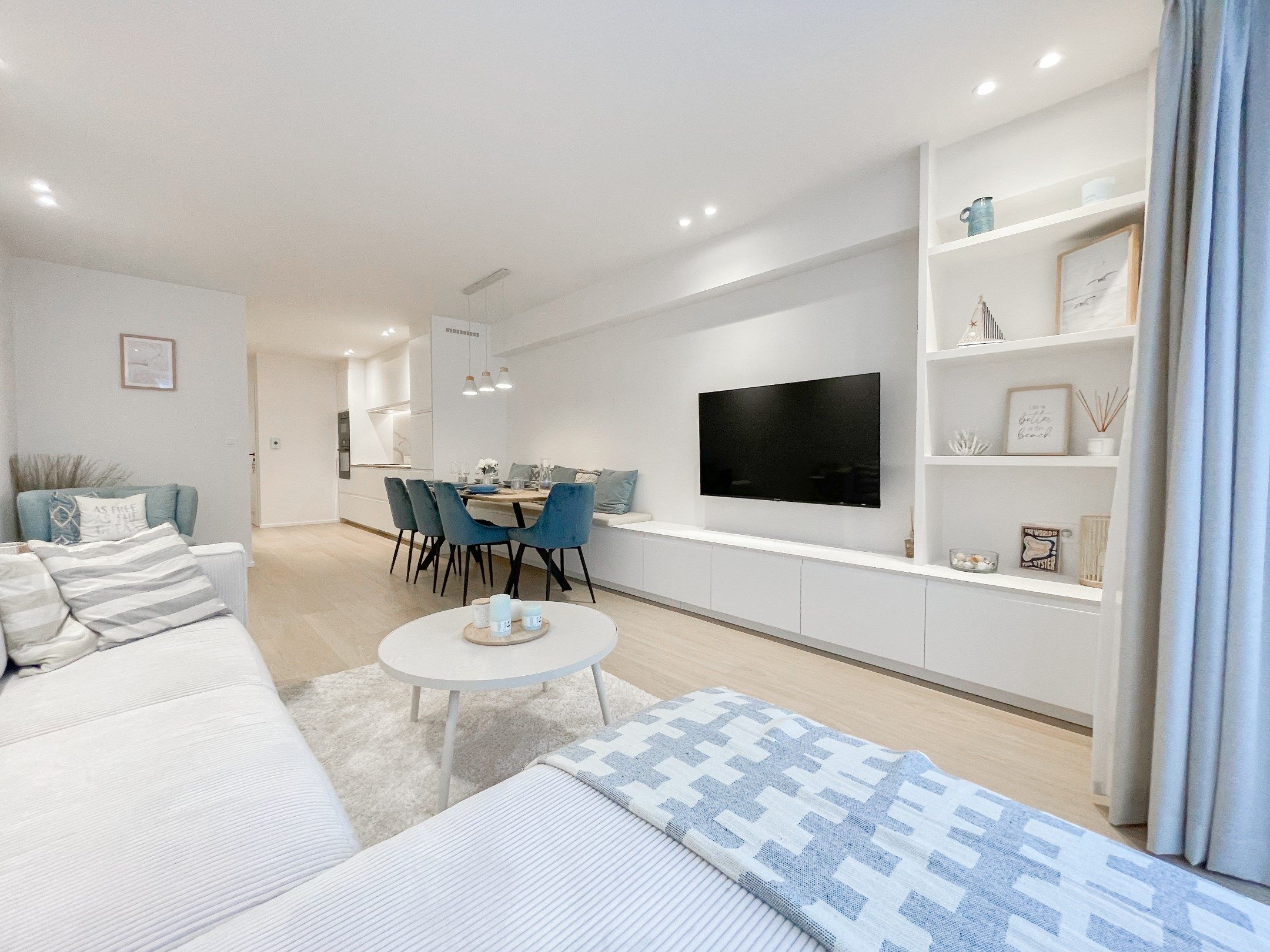 Tijdloos volledig gerenoveerd appartement gelegen nabij het Driehoeksplein en de Zeedijk. foto 2
