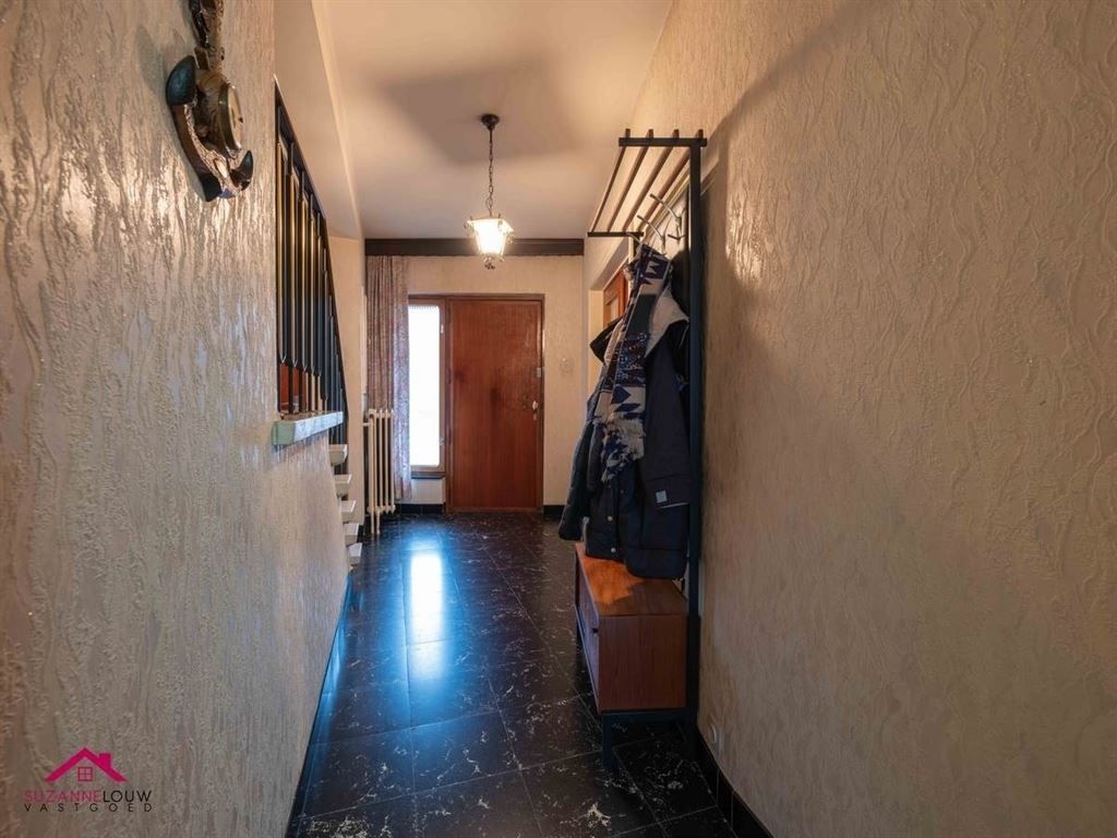 Vrijstaande splitlevel woning, te renoveren naar eigen smaak foto 9