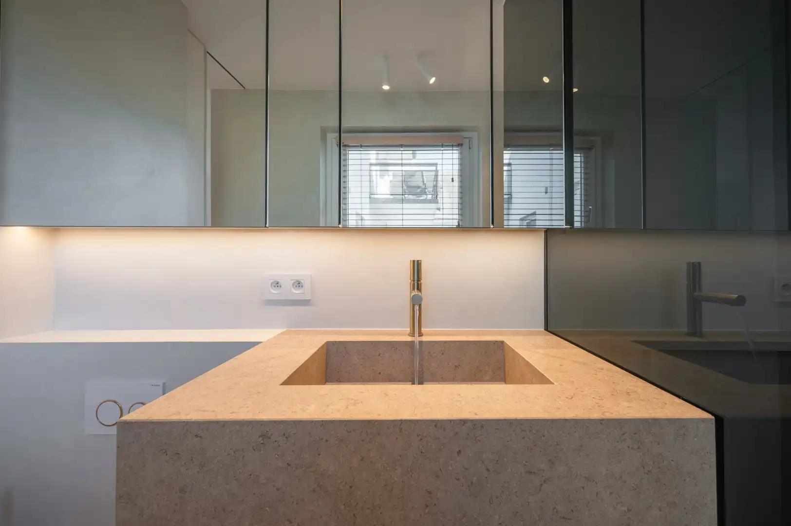Luxueus gerenoveerd hoekappartement met zeezicht vlakbij de wandeldijk in het Zoute. foto 28