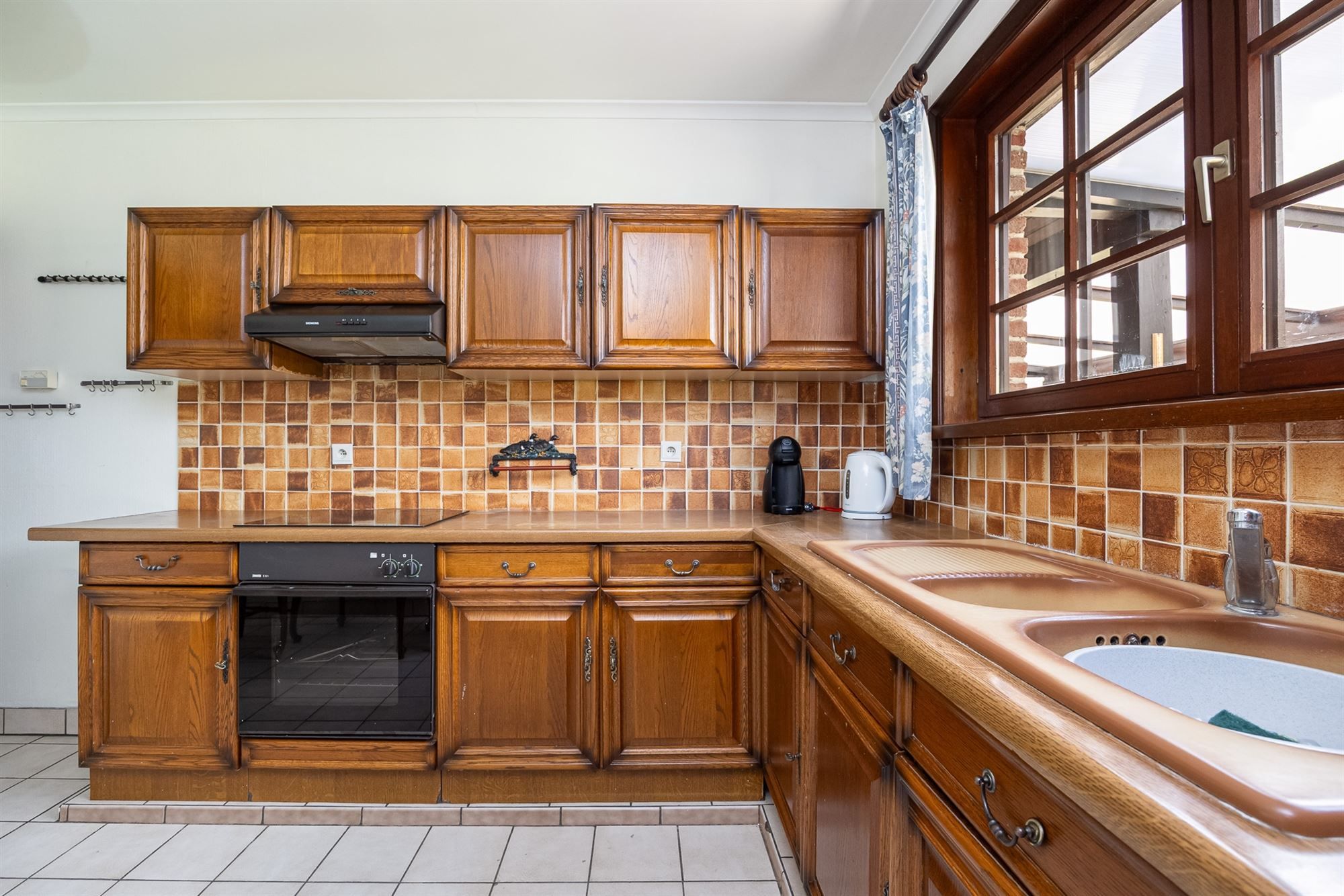 Open bebouwing met drie slaapkamers en grote tuin foto 10
