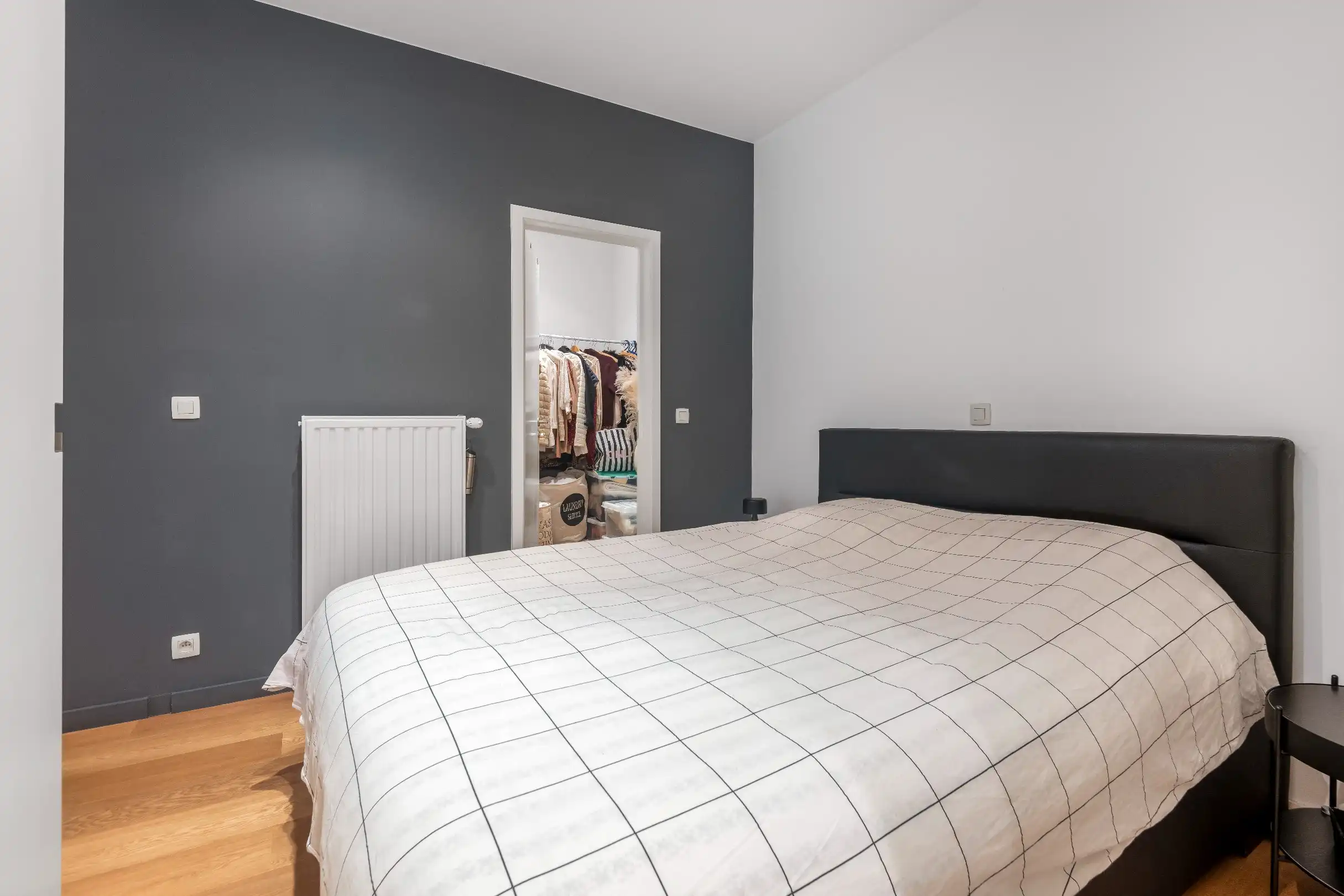 Recent appartement met hoge plafonds gelegen in het centrum van Knokke.  foto 14