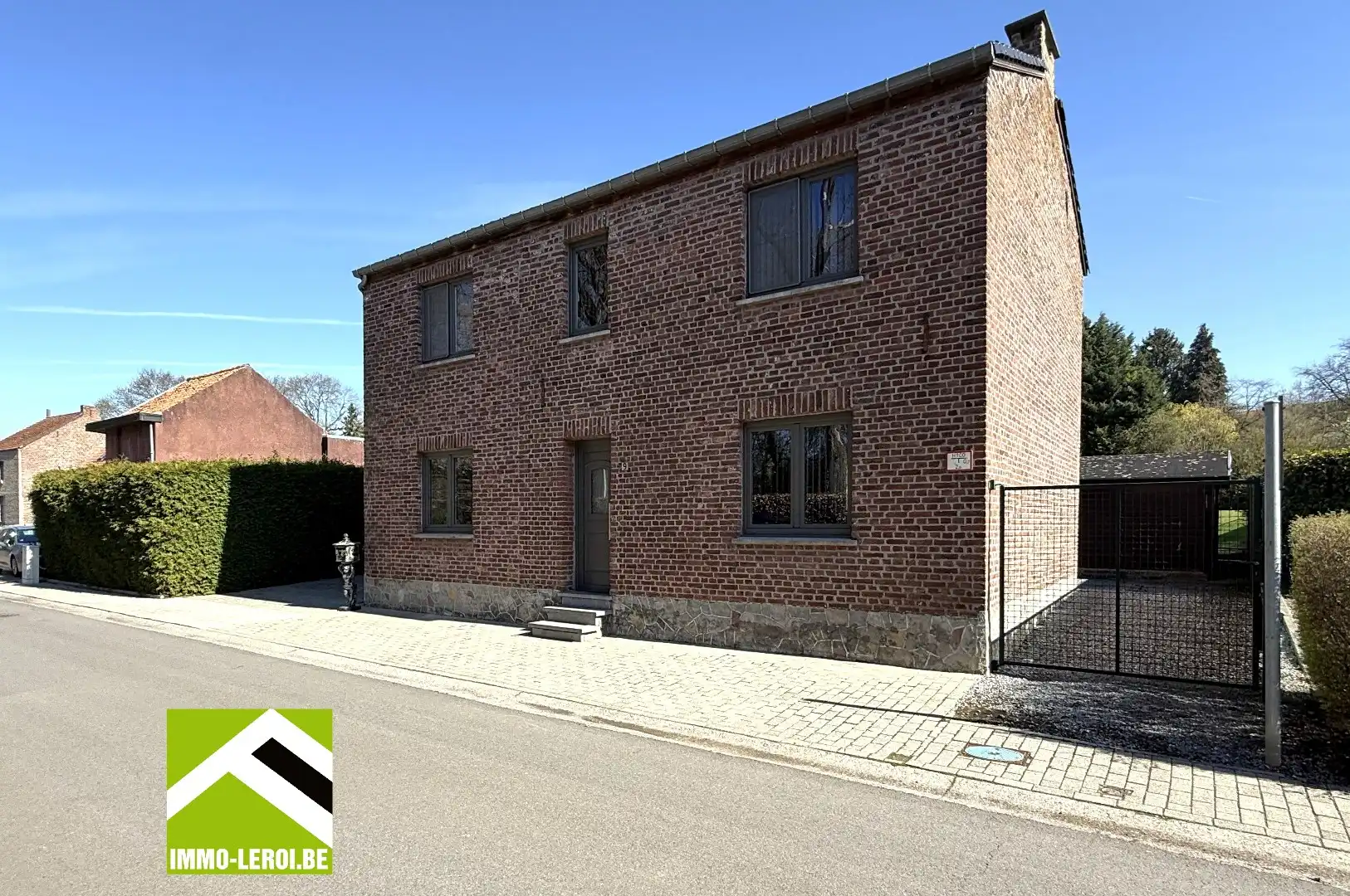 Hoofdfoto van de publicatie: Rustig wonen tegenover het kasteel van Veulen,  en een eigen prachtige tuin/bouwgrond