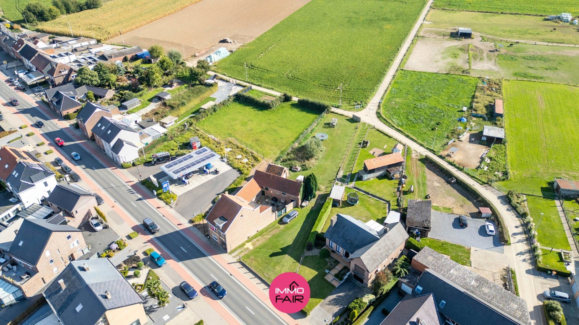 Karakteristieke hoeve met panoramisch zicht aan de achterzijde van het perceel.  foto 19