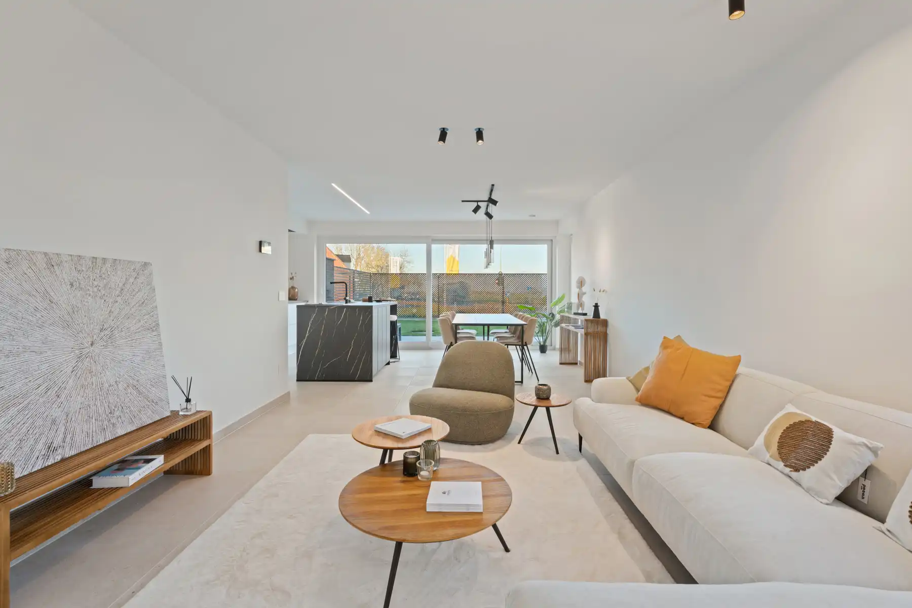 Moderne, halfopen woning foto 3