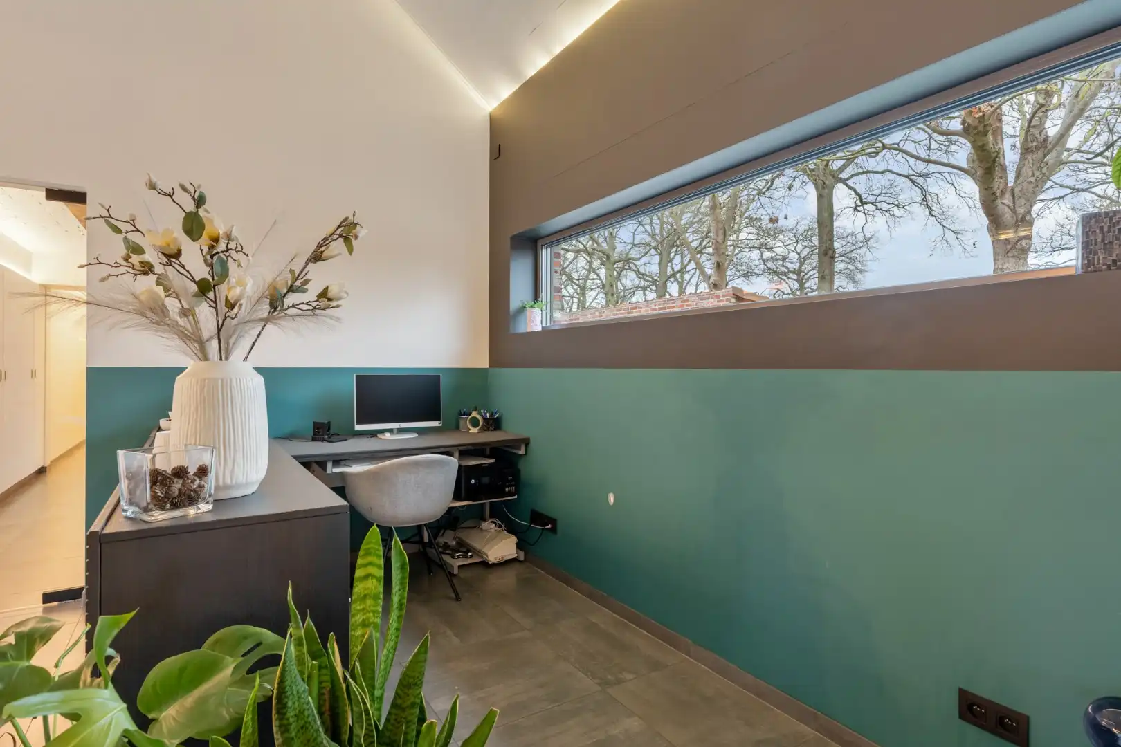 Uniek landhuis op een perceel van +/- 27 are in een GROENE oase foto 8