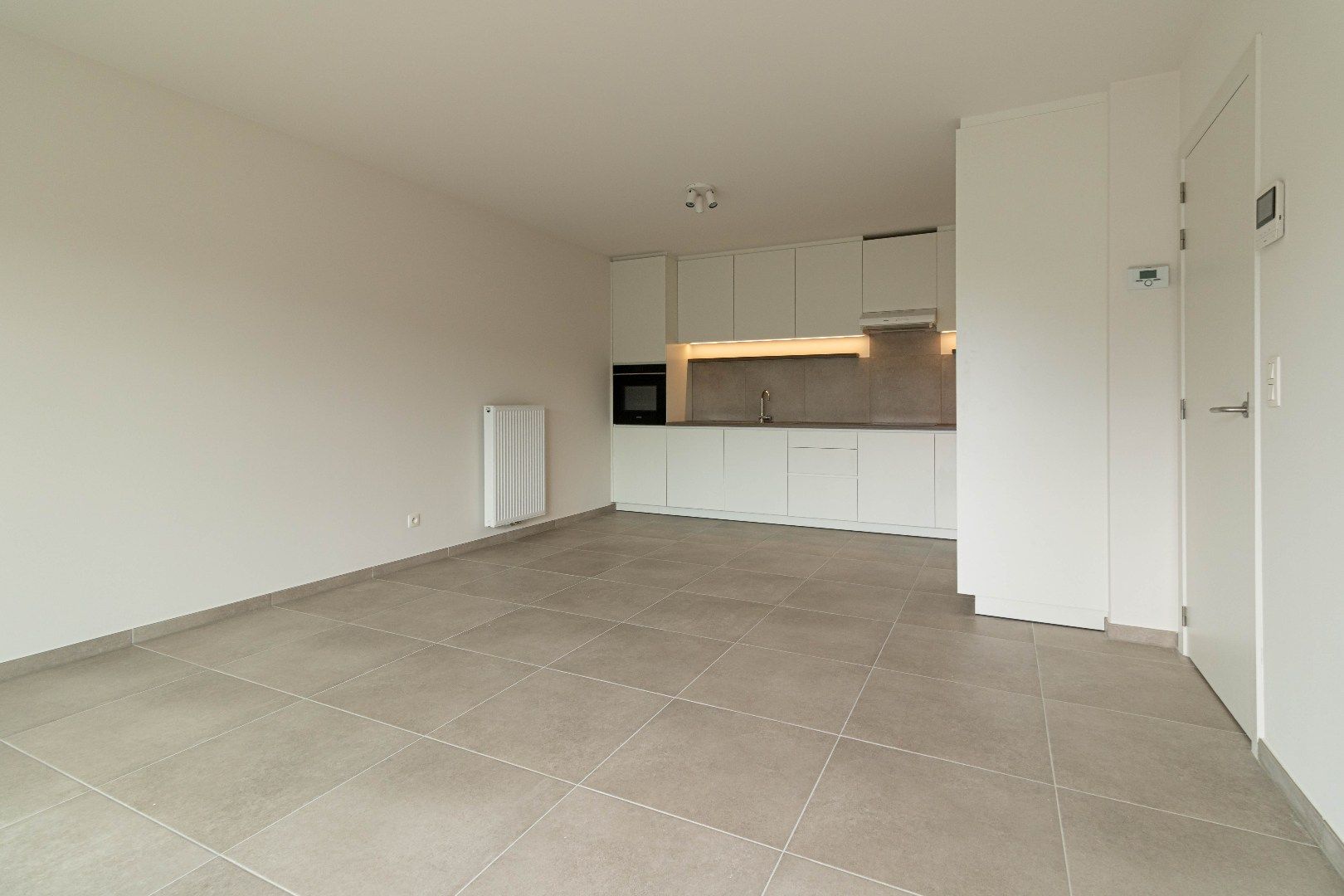 ! NIEUWE VOORWAARDEN! Zeer mooi afgewerkt en instapklaar nieuwbouwappartement gelegen in groene zone met mogelijkheid tot bijhuren van ondergrondse autostaanpla foto 4