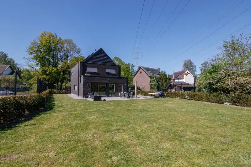 Moderne en energiezuinige woning met volledige onderkeldering gelegen op een residentieel en rustig perceel&nbsp;van 14 aren 45 centiaren nabij de scholen en het centrum van Genk foto 37
