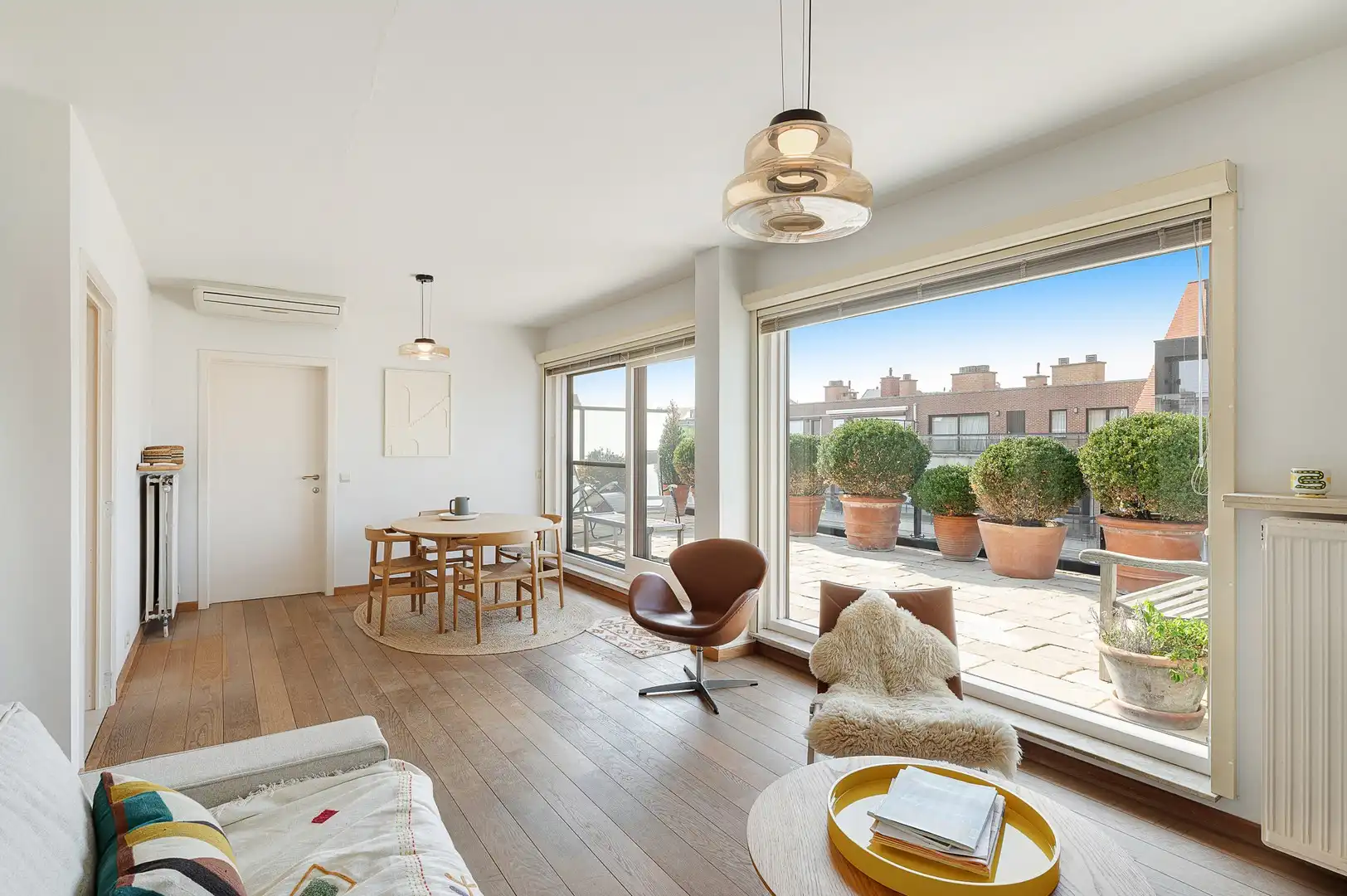 Penthouse appartement met grote zonneterrassen nabij strand. foto 2