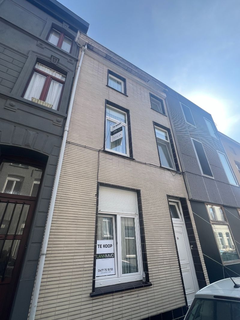 Centraal doch rustig gelegen, energiezuinige woning met maar liefst 4 slaapkamers! foto 4