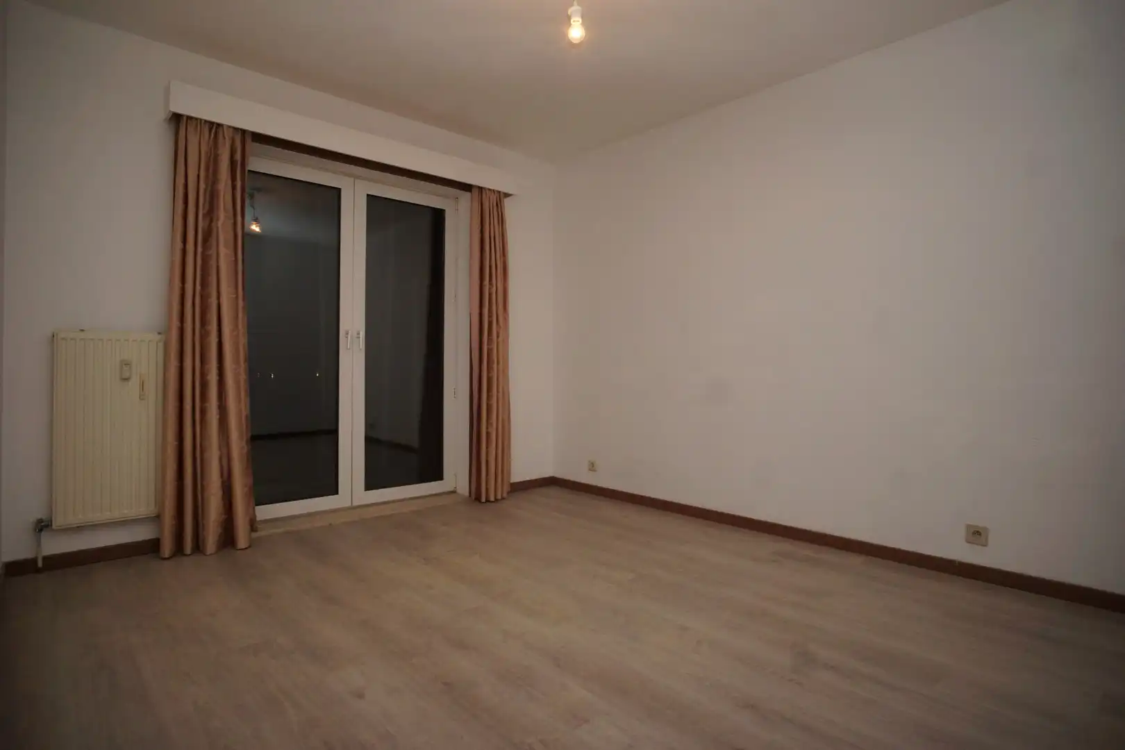 Ruim appartement met 3 slaapkamers gelegen tegenover de kerk van Wiemesmeer foto 7