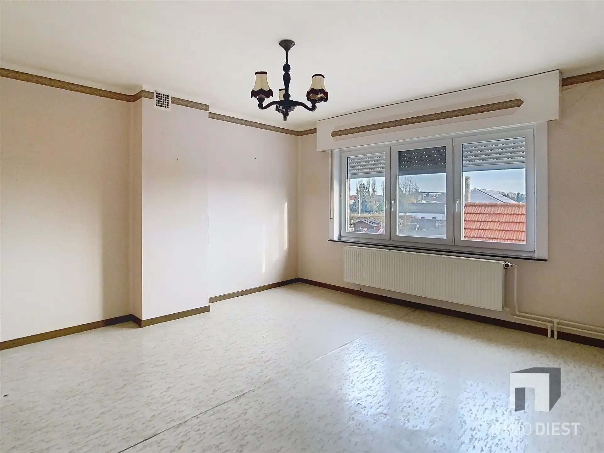 Stevige woning met 3 slpks en tuin + bouwgrond foto 22