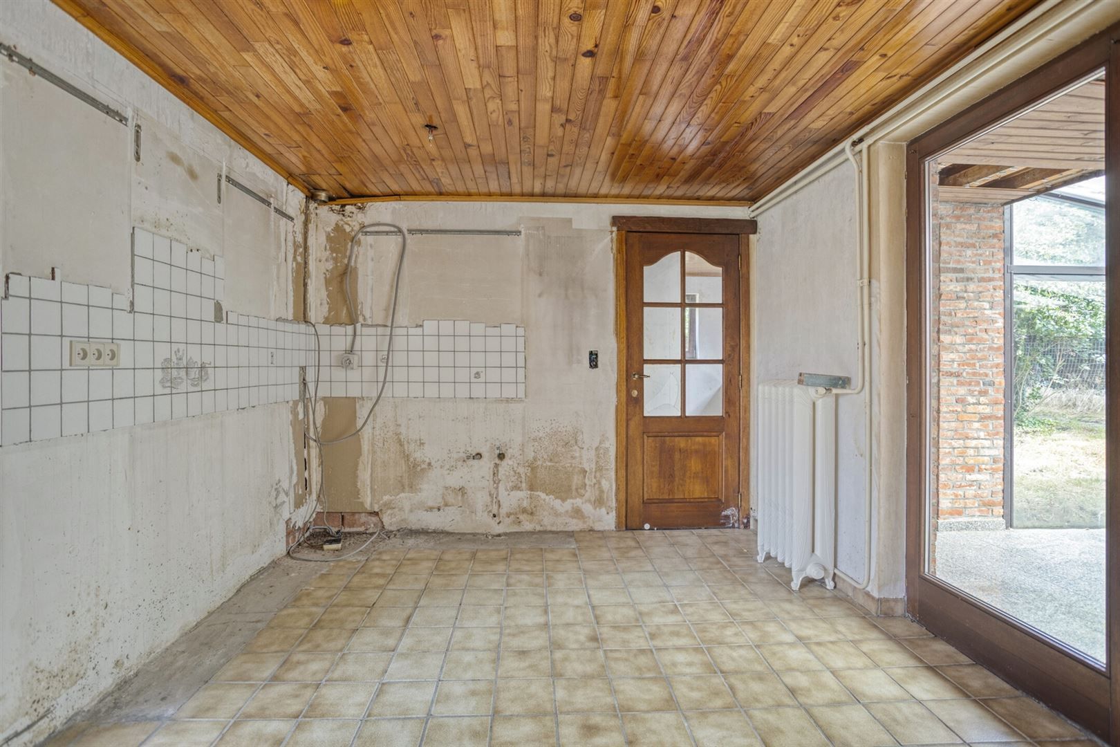 TE KOOP: Te renoveren woning op een perceel van 11a33ca! foto 11