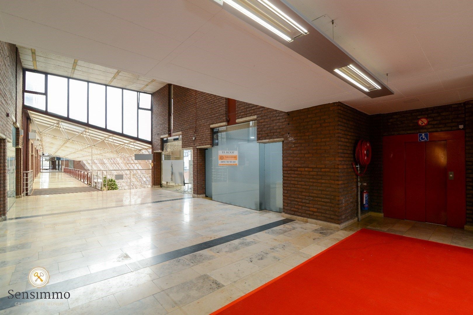 Handelsruimte in het hartje van Genk foto 14