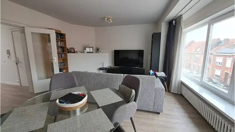 Comfortabel 2-slaapkamerappartement met Balkonterras te huur in Assebroek Brugge foto {{pictureIndex}}