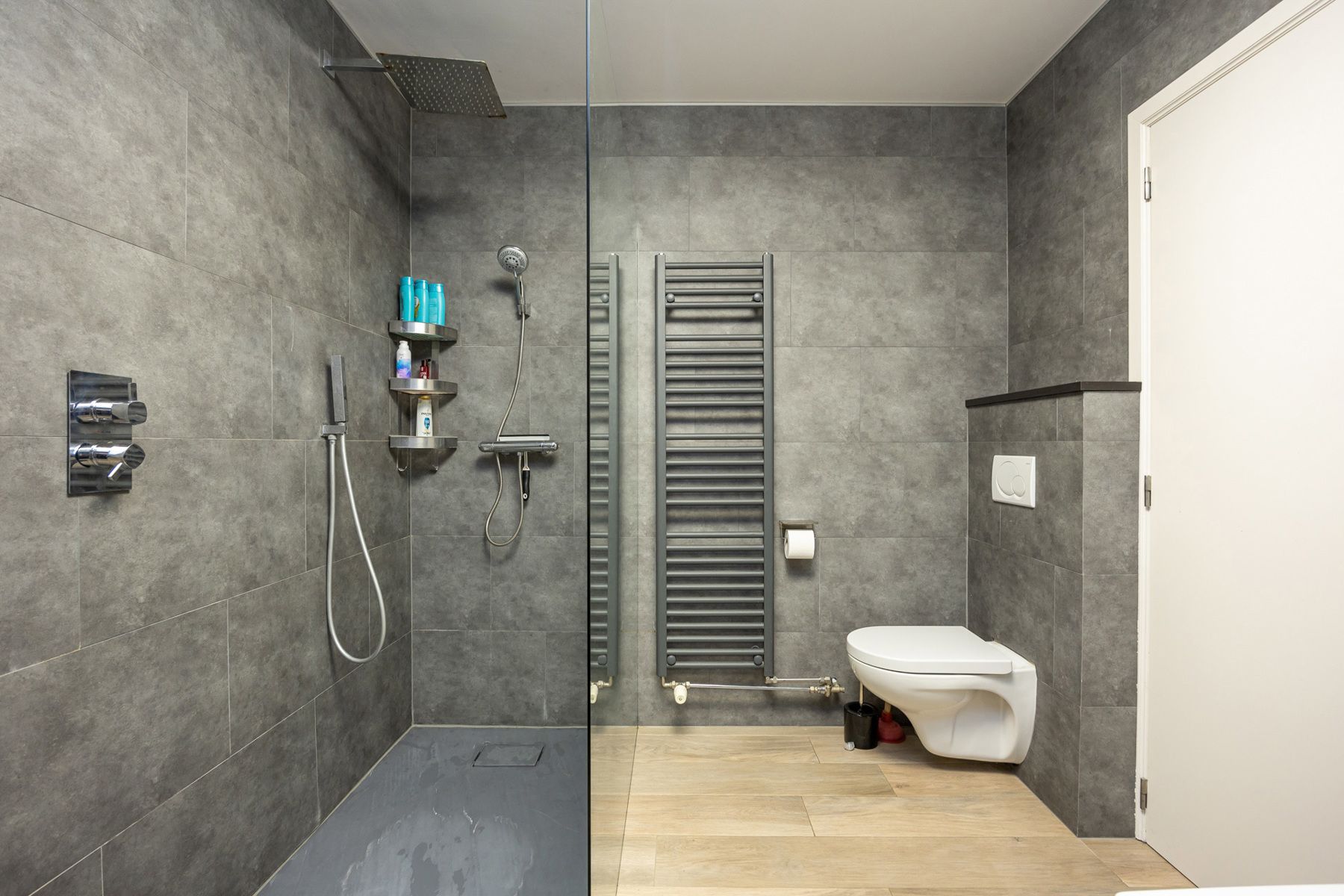 Gerenoveerd appartement op de 1ste verdieping met 3 slaapkamers in het centrum van Merksplas. foto 12