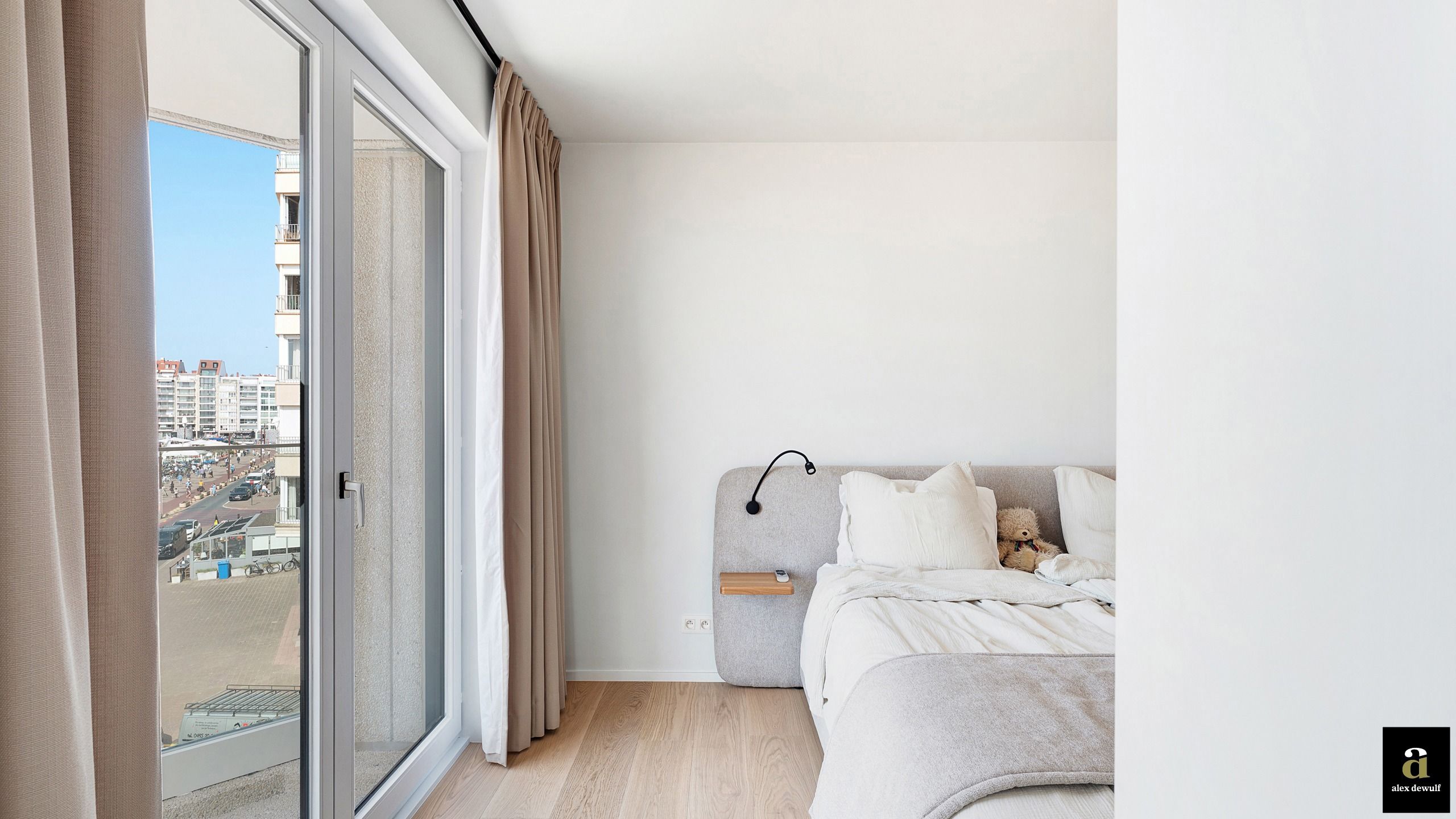 Instapklaar appartement op de Zeedijk in een mooi hoekgebouw foto 19