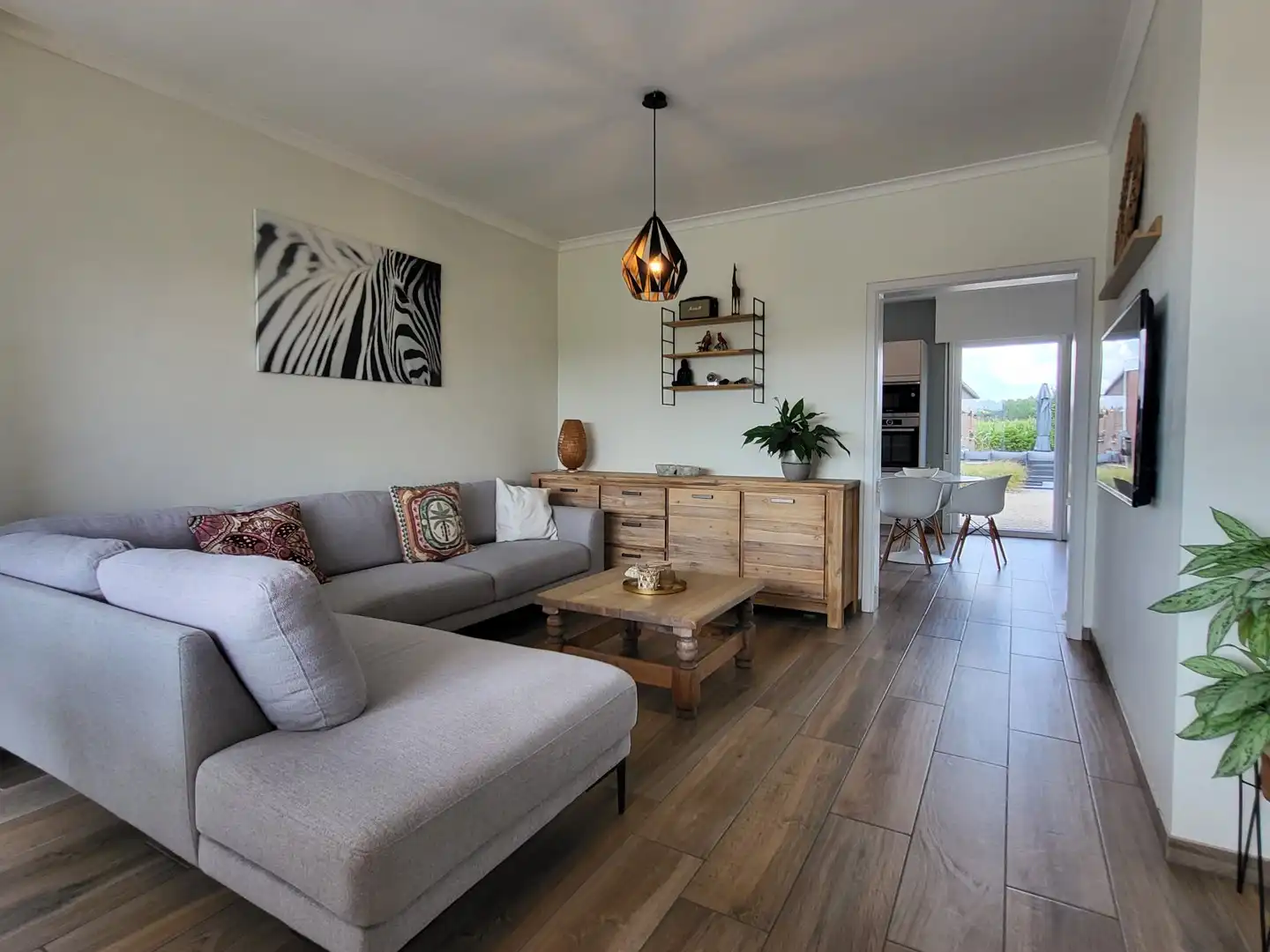 In een landelijke omgeving bevindt zich deze grondig gerenoveerde woning op een mooi perceel van 1.102 m². foto 13