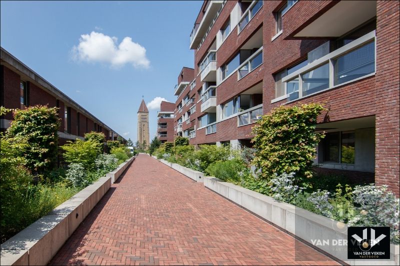 LUXUEUS GVL 3 SLPK-APP MET TUIN EN TWEE STAANPLAATSEN foto 2