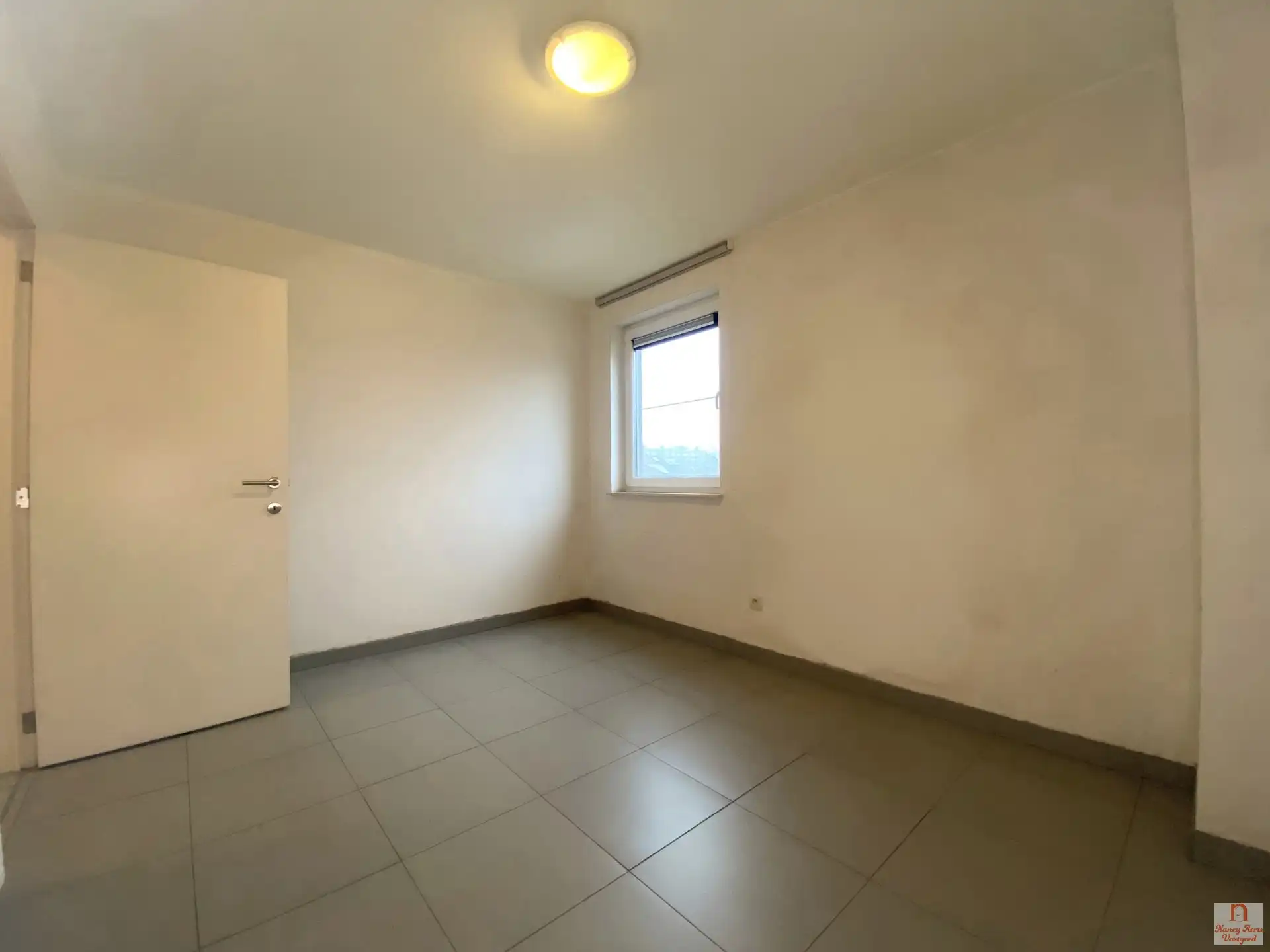 Modern appartement met 2 slaapkamers, terras en parking foto 18