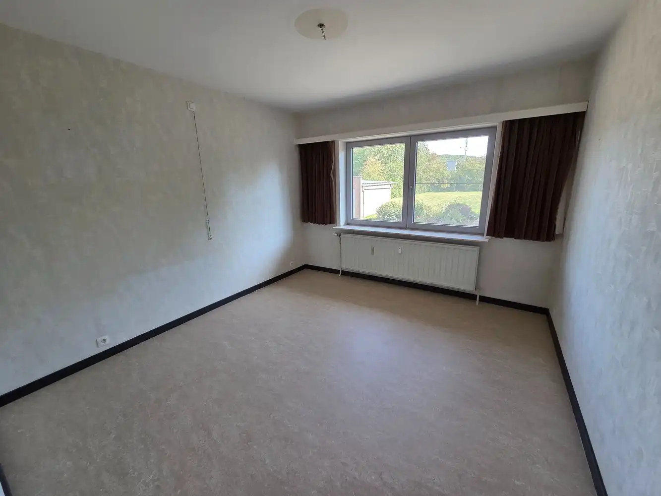 Uitzonderlijk ruim appartement met 4 slaapkamers, bureau en dubbele garage foto 12