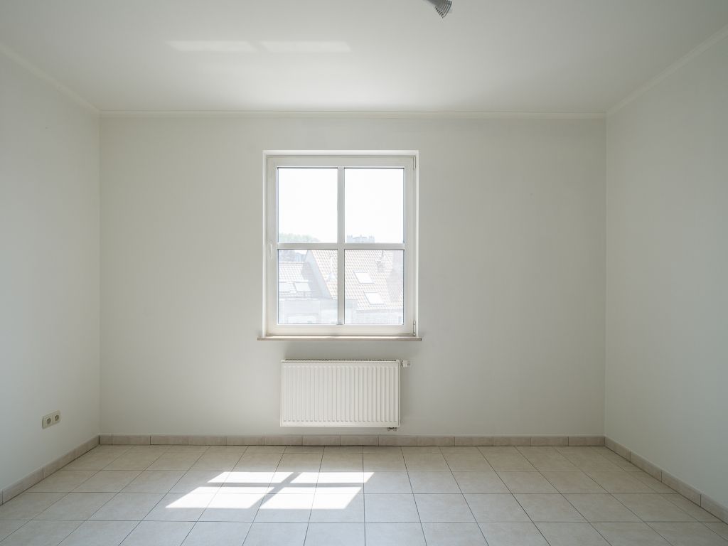 Licht op te frissen appartement met 3 slaapkamers en aangenaam terras met prachtig en open zicht over de Leie. Mogelijkheid tot aankoop autostaanplaats. foto 12