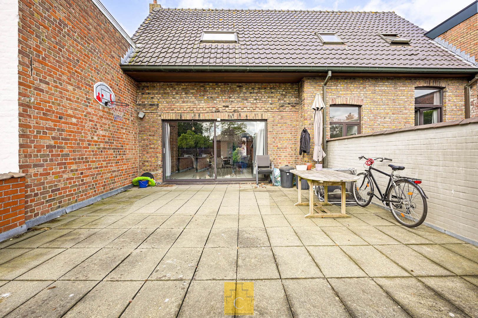 Ruim handelspand met duplexwoonst in het centrum van Loppem foto 14