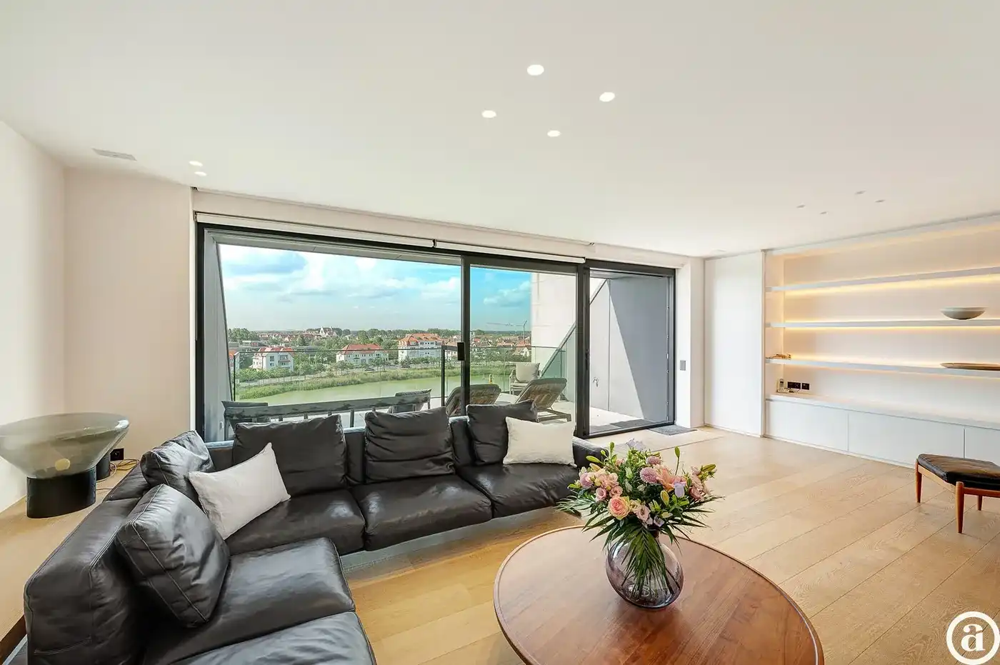 Luxueus appartement (4 slpk) met frontaal zicht op Zegemeer. foto 2