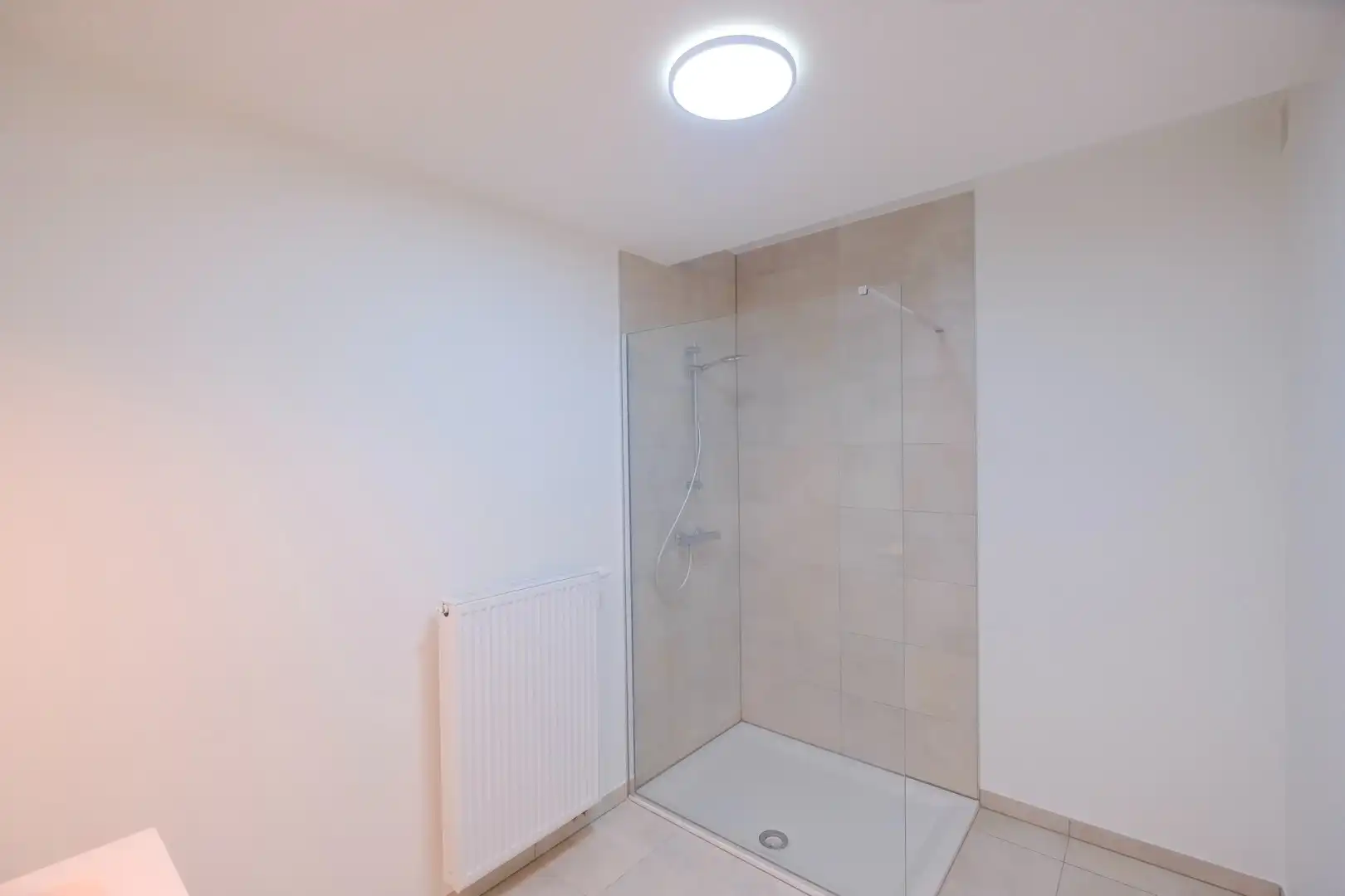 Gelijkvloers app met 2 slaapkamers, ruim terras en binnenkoer! foto 13