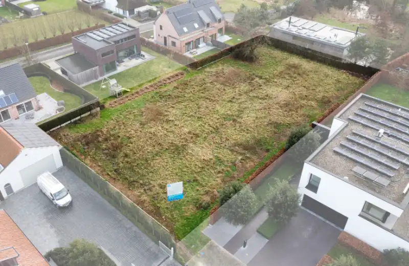 Ruim perceel voor villabouw in residentiële wijk nabij het Sterrebos te Rumbeke foto {{pictureIndex}}