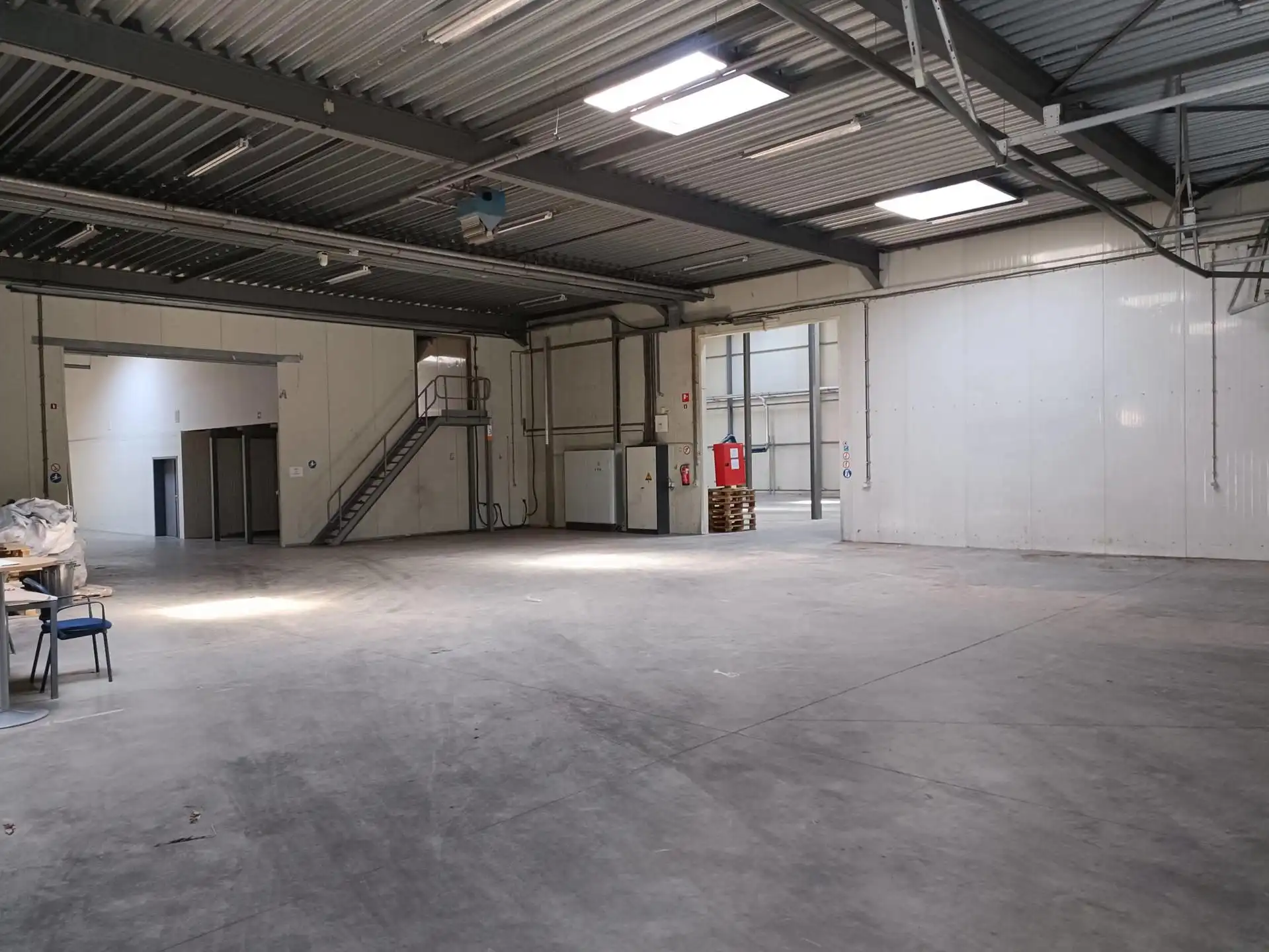Industrieel gebouw te huur in Malle foto 5