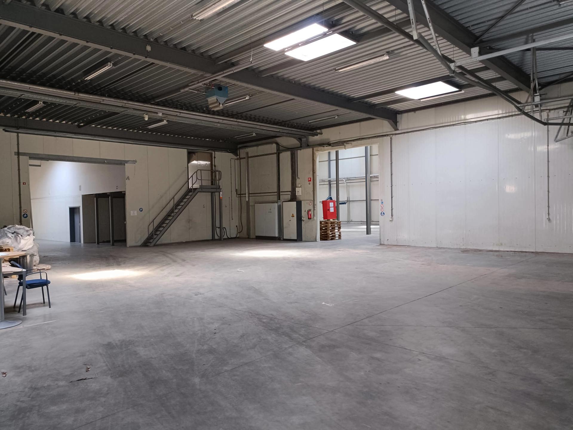 Industrieel gebouw te huur in Malle foto 5