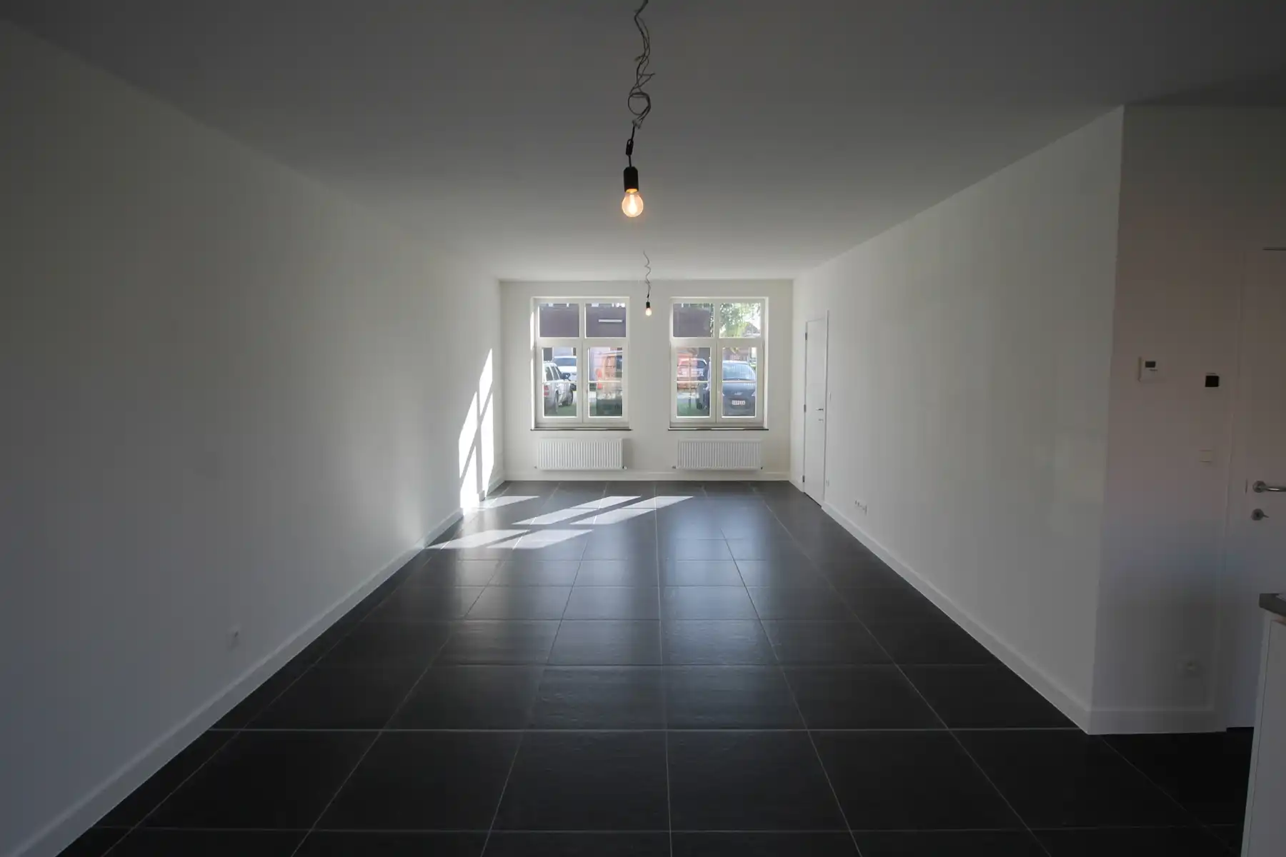 Energiezuinige nieuwbouwwoning met 3 slaapkamers, terras, 2 ondergrondse autostaanplaatsen en kelderberging. foto 3