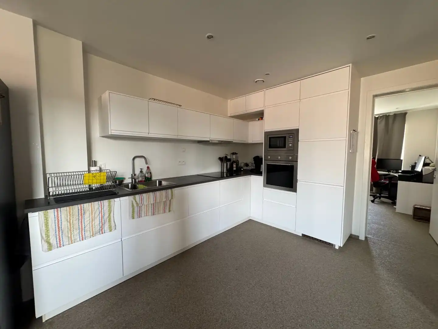 TOP-appartement met 3 slpk + groot terras + privé parking foto 4