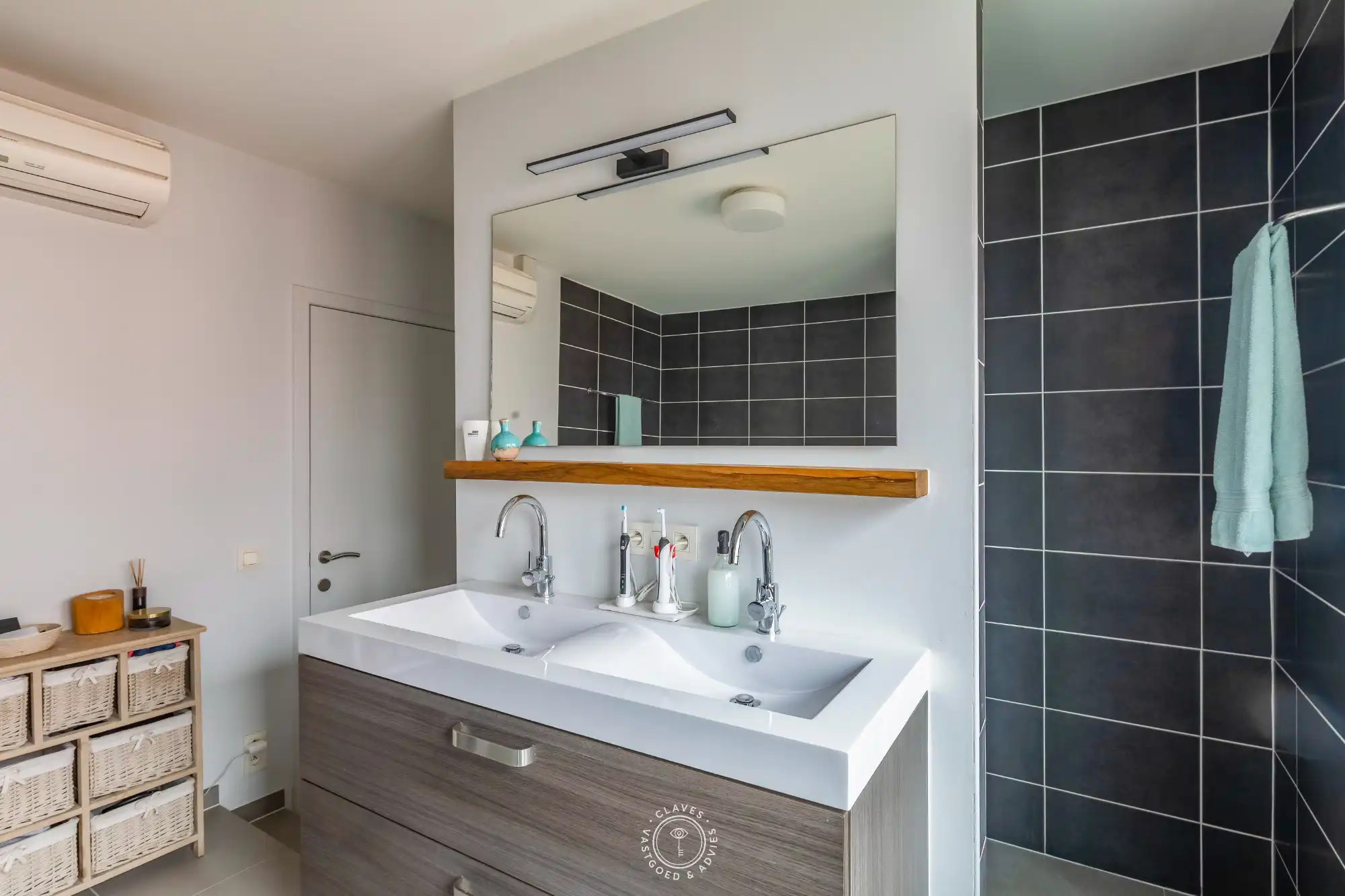 Verzorgde en gerenoveerde woning met zuidwest gerichte tuin foto 14