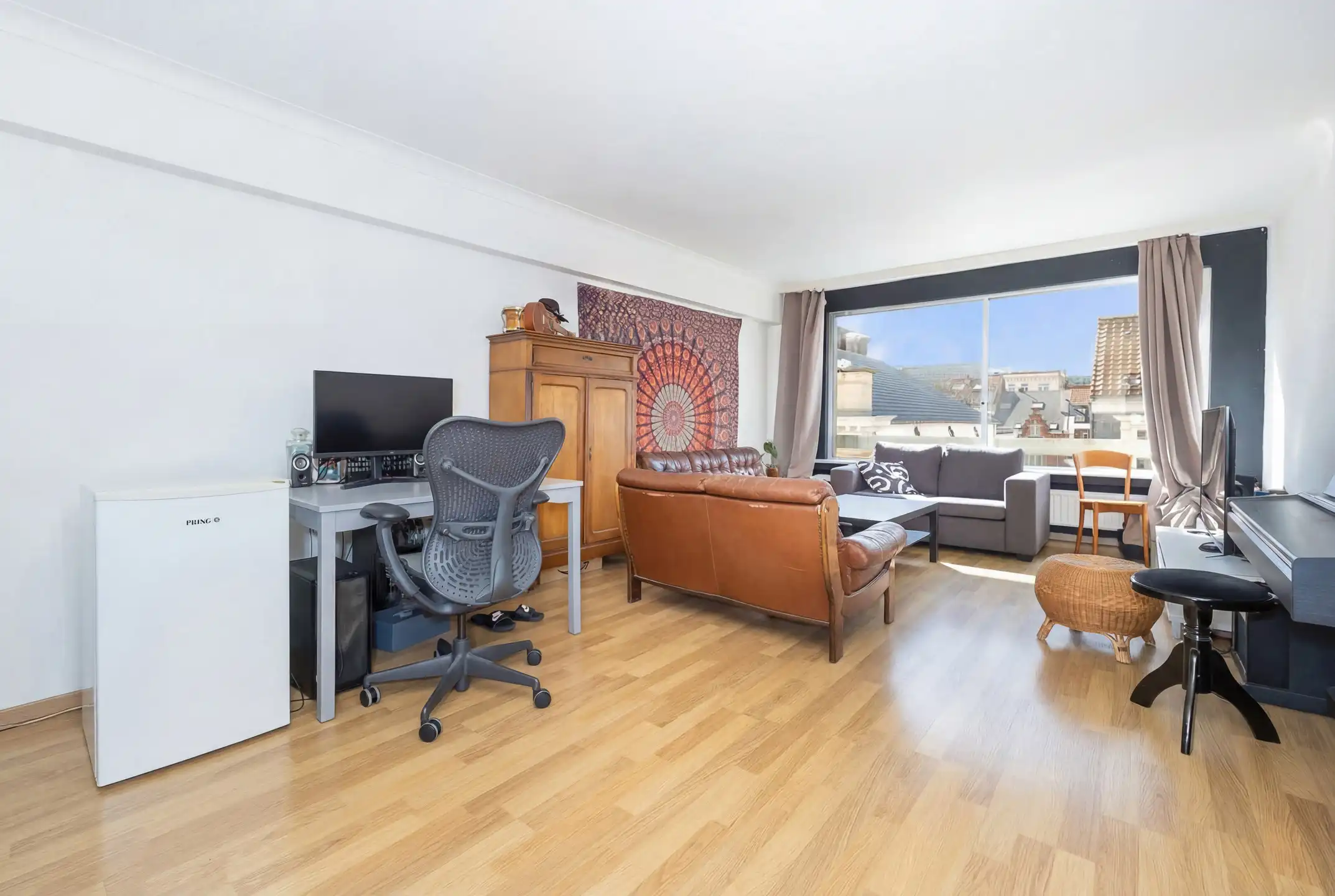 Europese wijk, lichtrijk 2-slaapkamerappartement foto 2