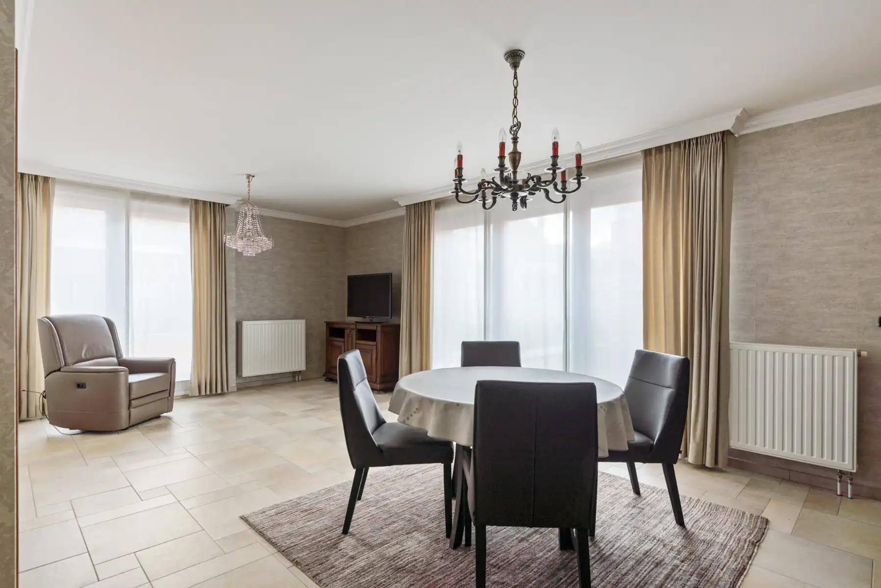 Lichtrijk hoekappartement gelegen in centrum Aartselaar foto 6