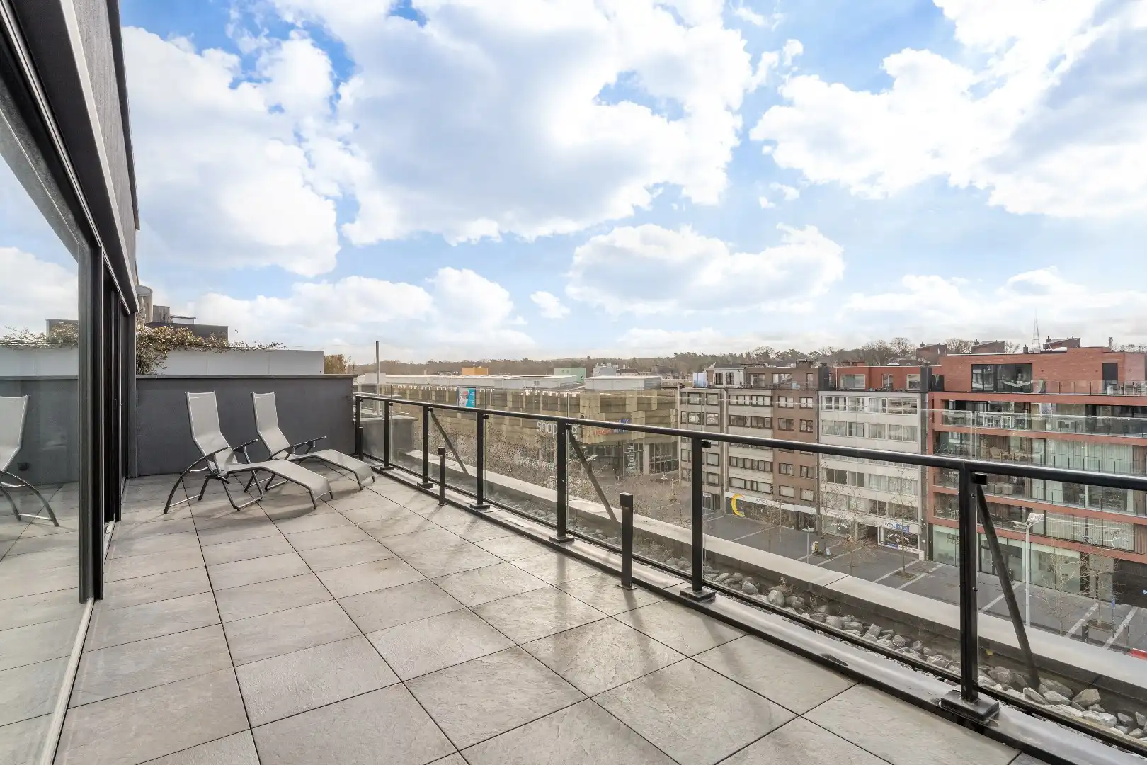 Exclusief penthouse met ruim terras, 2 slpk, dubbele autostaanplaats, centrum Genk foto 35