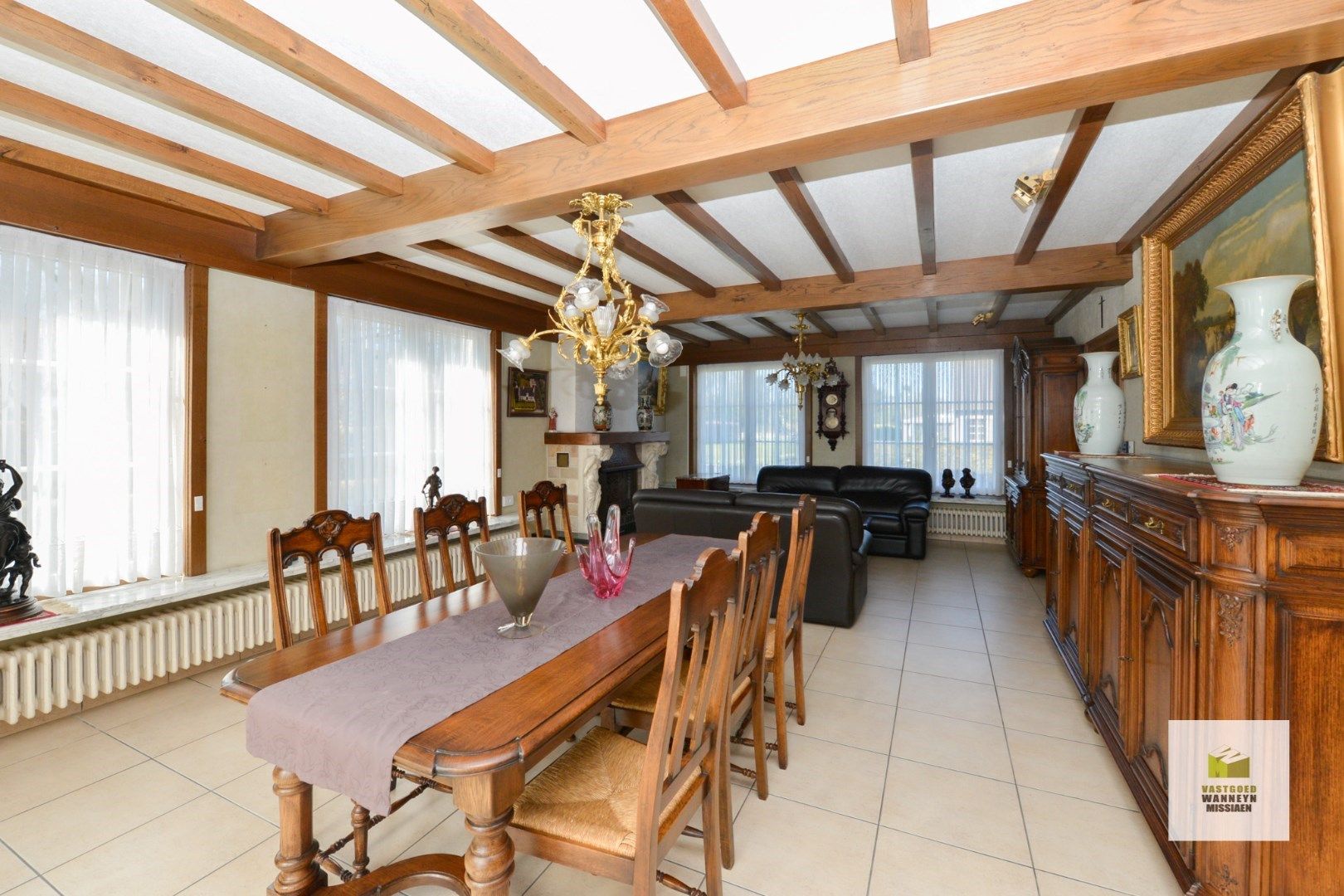 Verzorgde villa met 4slpk, zuidgerichte tuin en garage op 1.360m2 aan de rand van de Lakebossen foto 9