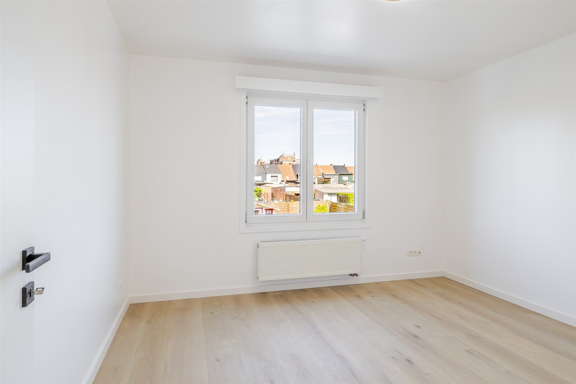 Top gerenoveerde woning met 3 slks en tuin foto 14
