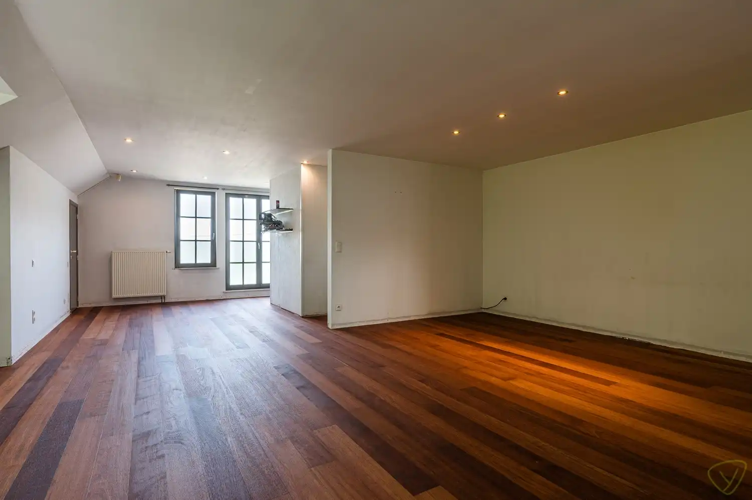 Veelzijdig handelspand met woonst op toplocatie in Lembeke foto 13