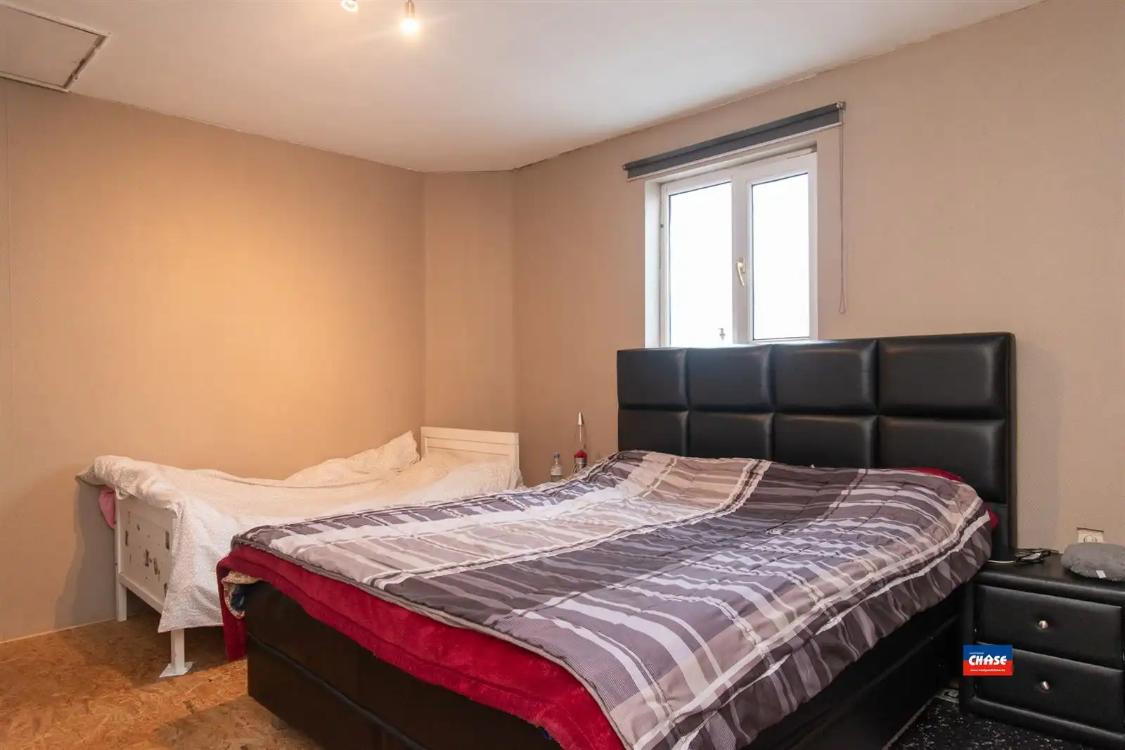 Ruime woning met 6 slaapkamers en handelsgelijkvloers foto 2