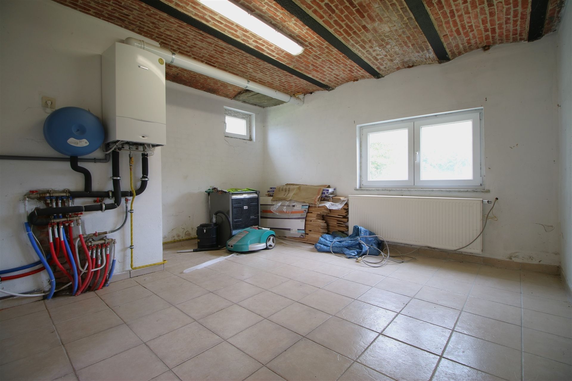 Vernieuwde woning met bijgebouw op terrein van 10a foto 21