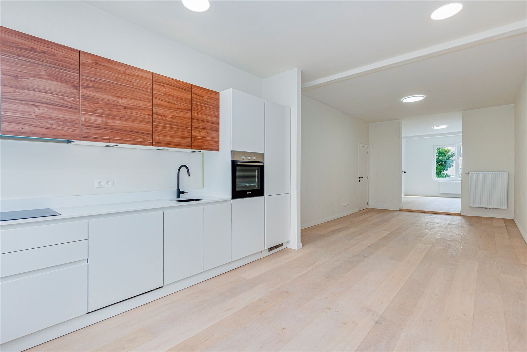 Gelijkvloers duplexappt met 3 slk + tuin foto {{pictureIndex}}