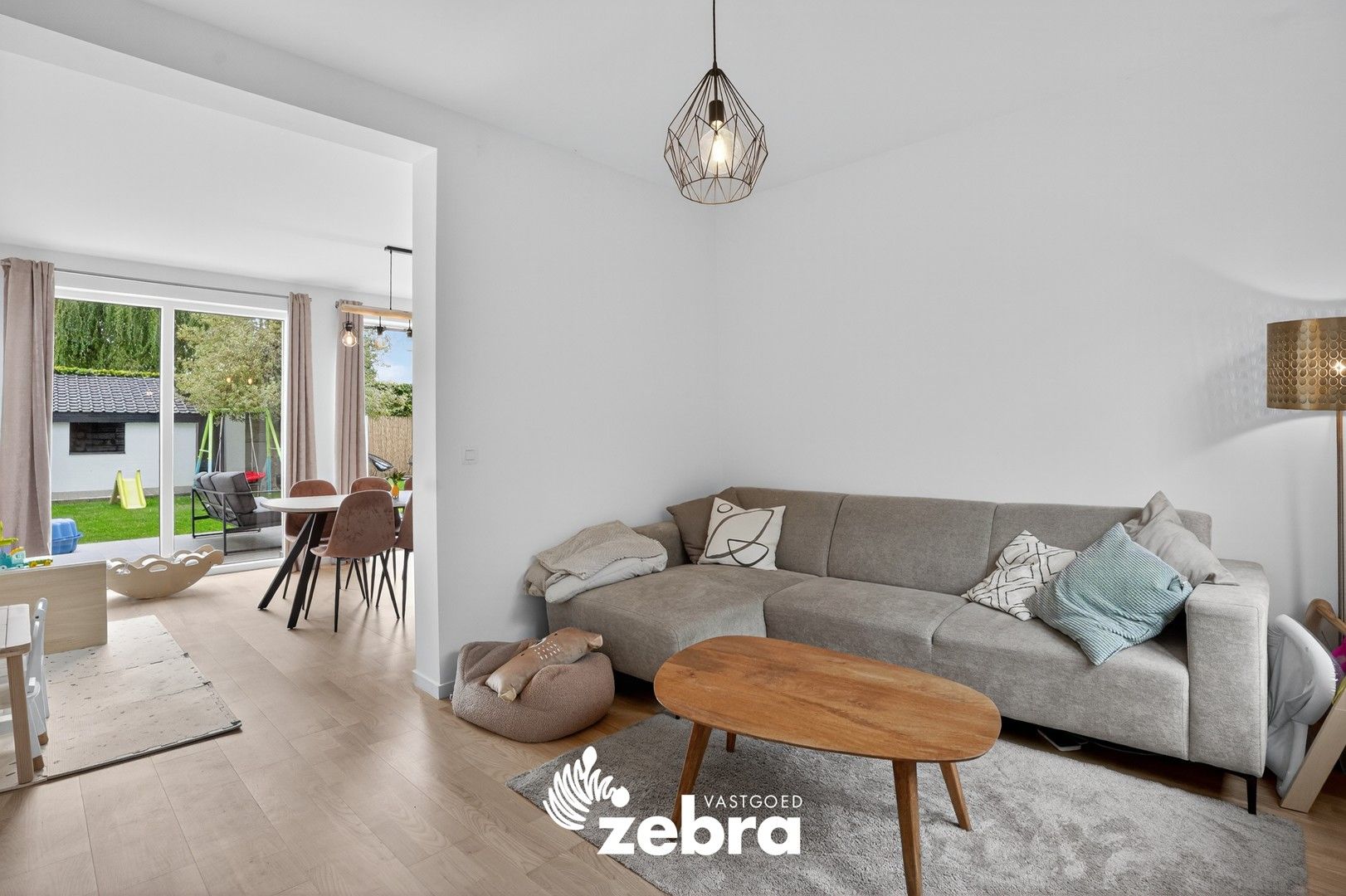 Gerenoveerde woning met 4 slaapkamers, tuin en garage te Meulebeke! foto 6