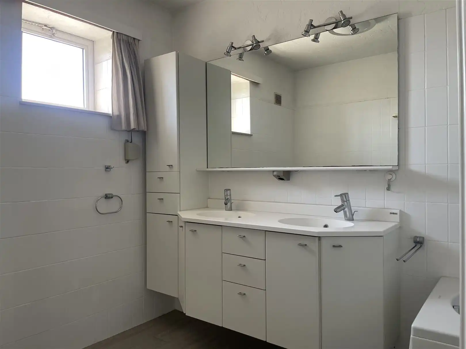 Ruim en zonnig appartement ca. 113m2 met groen uitzicht foto 9