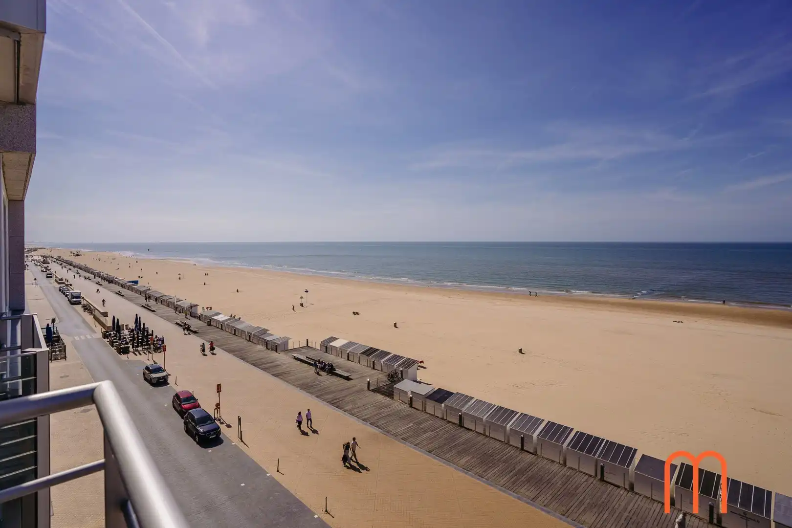 Appartement te koop op de Zeedijk in Mariakerke (Oostende) met frontaal zeezicht foto 2