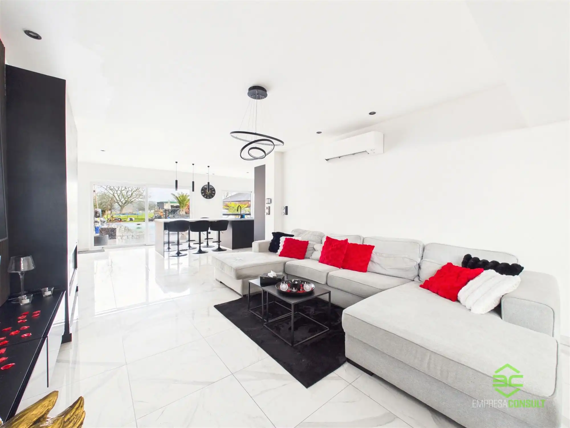 Instapklare gerenoveerde woning met zwembad op 22a 82ca! foto 7