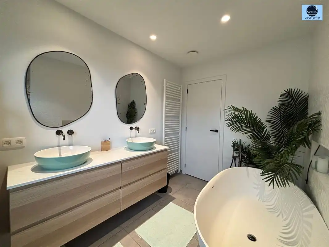 LUXUEUZE RECENTE WONING MET 3 SLAAPKAMERS, GARAGE EN TUIN foto 16