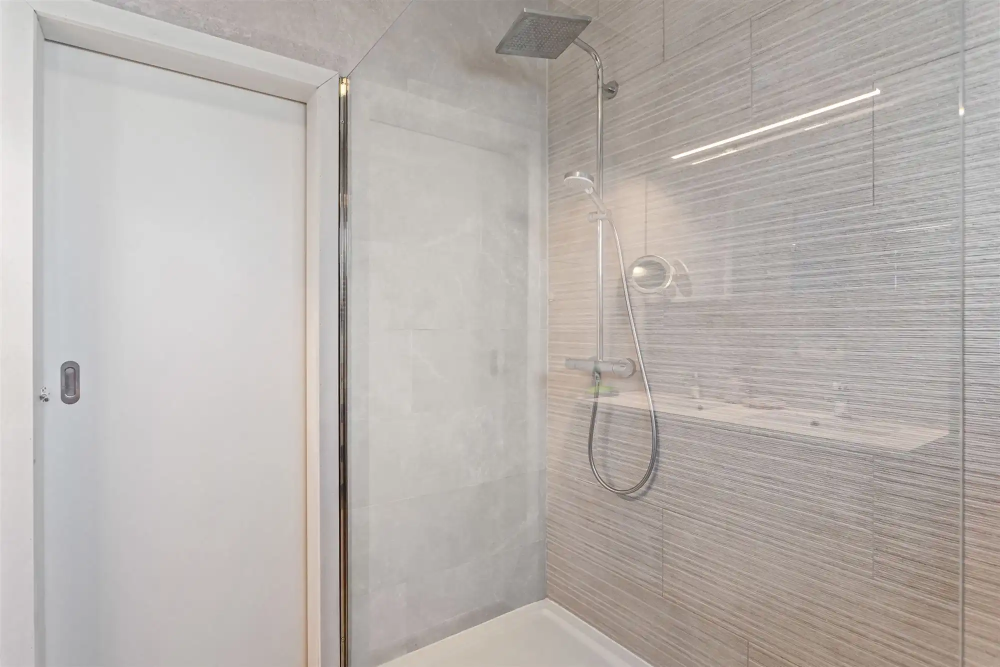 VOLLEDIG GERENOVEERDE, PERFECT INSTAPKLARE WONING OP MOOI PERCEEL! foto 13